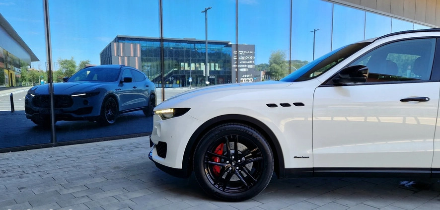 Maserati Levante cena 245000 przebieg: 61800, rok produkcji 2018 z Limanowa małe 466